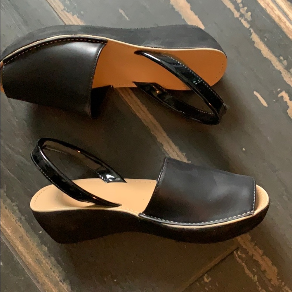 Barely worn Kenneth Cole Reaction peep-toe sandals